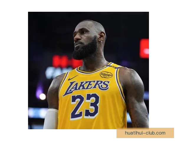 41岁勒布朗差1篮板三双遭多次争议判罚 湖媒怒批裁判判决荒谬